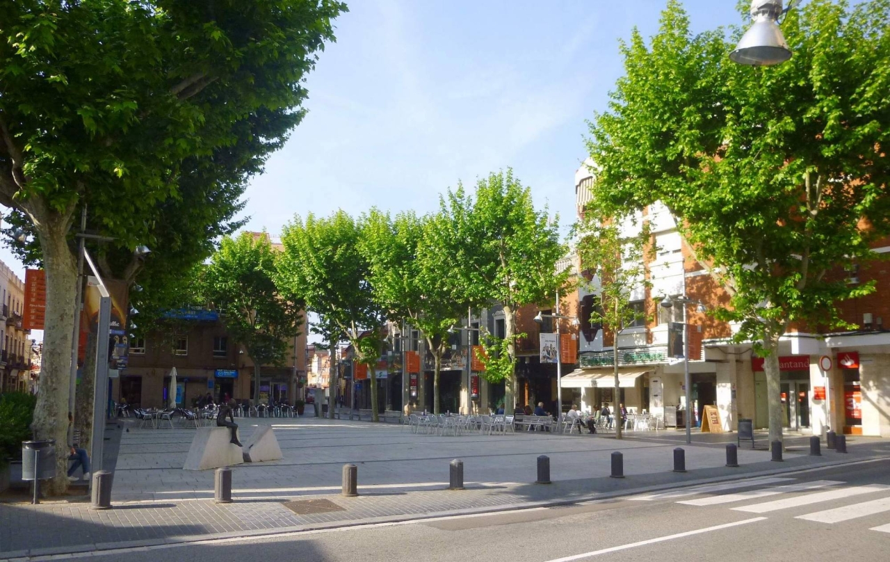 ¿Estás buscando una vivienda o local de alquiler en El Prat de Llobregat? El Prat está situado en una ubicación privilegiada, con todos los servicios al lado y a pocos quilómetros de Barcelona.